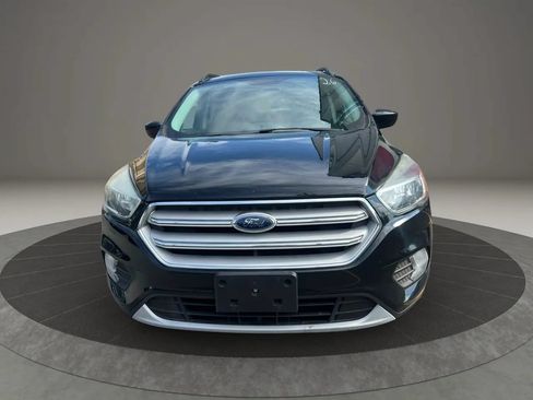 Used 2018 Ford Escape SE w/ SE Sync 3 Package AWD/4WD image 2