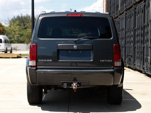 Used 2011 Dodge Nitro Heat AWD/4WD image 9