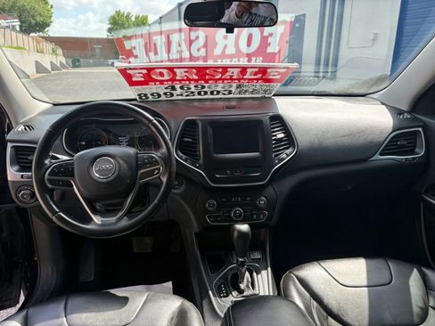 Used 2019 Jeep Cherokee Latitude Plus FWD image 9