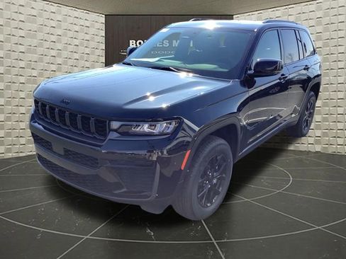 New 2026 Jeep Grand Cherokee Altitude AWD/4WD image 4