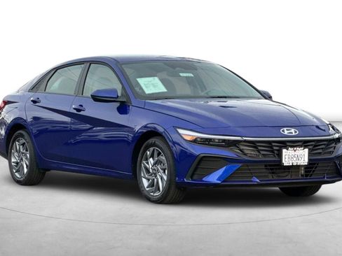 Certified 2025 Hyundai Elantra Blue image 11
