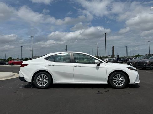 Used 2025 Toyota Camry LE FWD image 4