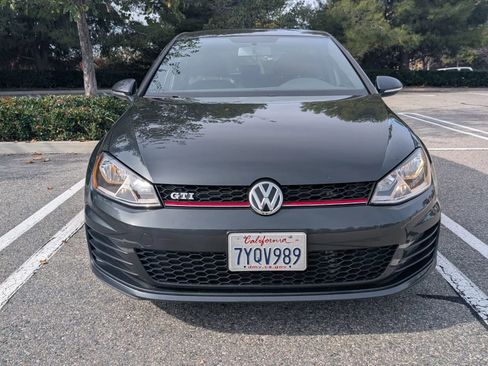 Used 2017 Volkswagen GTI Sport image 2