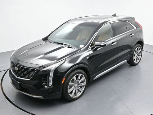 Certified 2022 Cadillac XT4 Premium Luxury w/ Enhanced Visibility Package AWD/4WD image 39