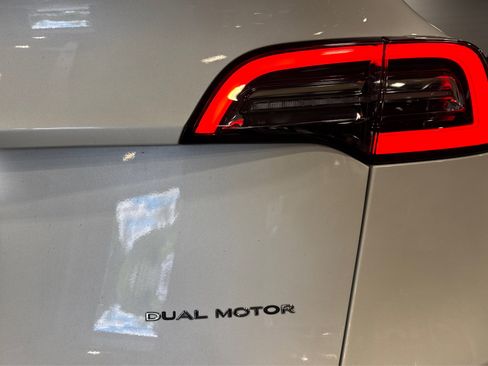 Used 2022 Tesla Model Y Long Range image 46