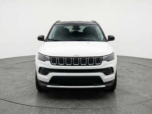 Used 2025 Jeep Compass Limited image 2