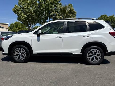 Used 2024 Subaru Forester Premium AWD/4WD image 7