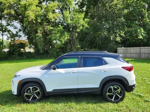 Used 2022 Chevrolet TrailBlazer RS w/ Technology Package FWD image 5