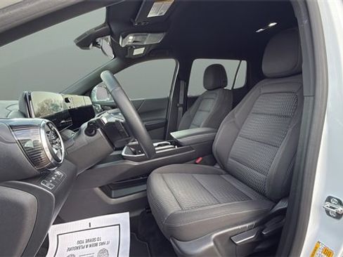 Used 2025 Chevrolet Equinox LT image 22