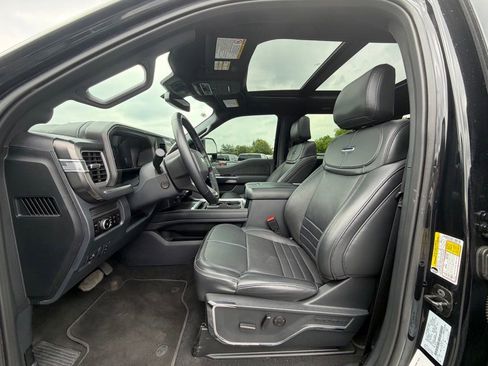 Used 2025 Ford F250 Platinum w/ Tremor Off-Road Package AWD/4WD image 2
