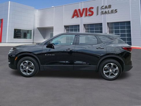Used 2025 Chevrolet Blazer LT FWD image 2