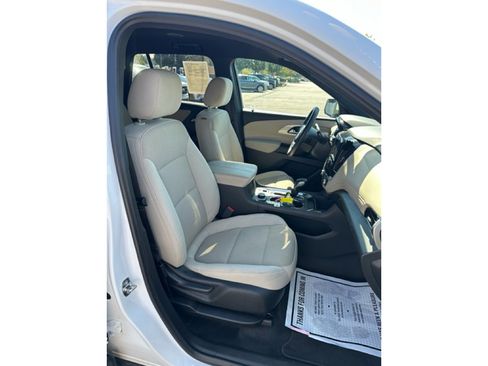 Used 2022 Chevrolet Traverse LS image 23