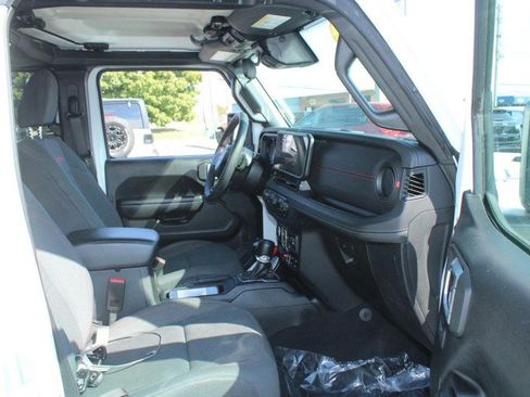 Used 2024 Jeep Wrangler Unlimited Rubicon AWD/4WD image 11
