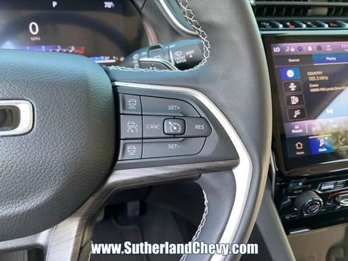 Used 2023 Jeep Grand Cherokee Limited w/ Black Appearance Package AWD/4WD image 22