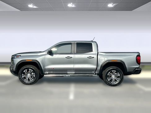 Used 2025 GMC Canyon AT4 image 2