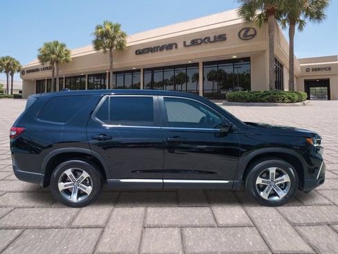 Used 2025 Honda Pilot EX-L image 3