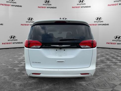 Used 2023 Chrysler Voyager LX FWD image 4