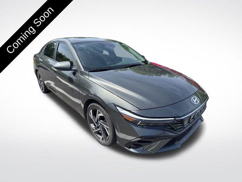 Used 2024 Hyundai Elantra SEL w/ Convenience Package FWD image 3
