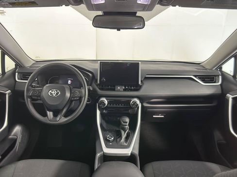 Used 2025 Toyota RAV4 XLE AWD/4WD image 20