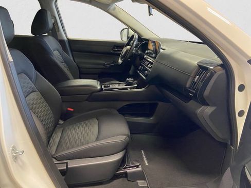 Certified 2023 Nissan Pathfinder SV image 15