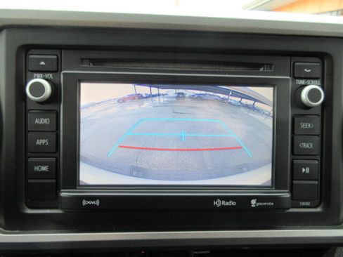 Used 2017 Toyota Tacoma SR5 image 19