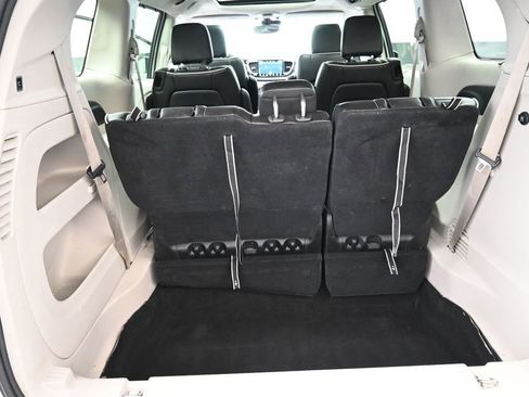 Used 2023 Chrysler Pacifica Limited image 21