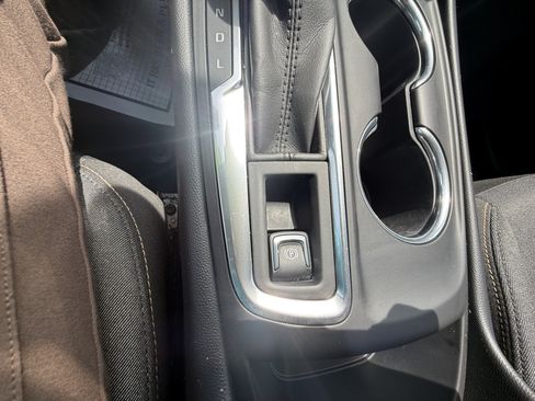 Used 2018 Chevrolet Equinox LT FWD image 14