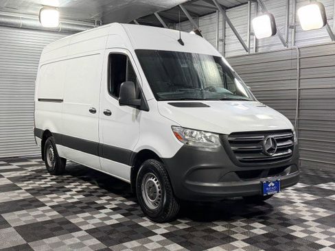 Used 2020 Mercedes-Benz Sprinter 2500 image 4