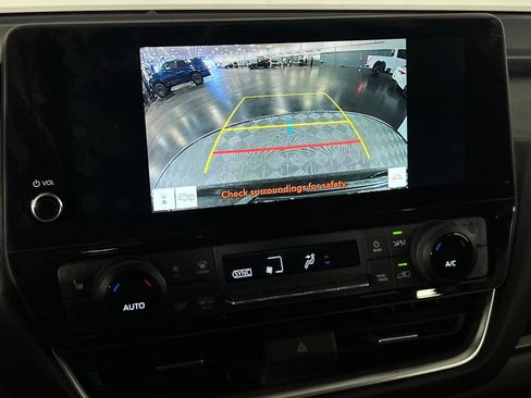 Used 2025 Toyota Grand Highlander AWD image 19