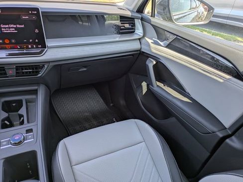 New 2026 Volkswagen Tiguan SE AWD/4WD image 17