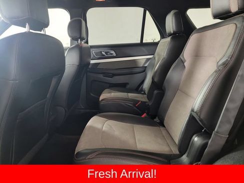 Used 2017 Ford Explorer XLT w/ Equipment Group 202A AWD/4WD image 14