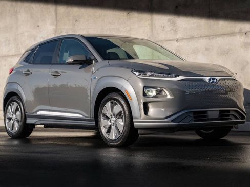 Used 2020 Hyundai Kona Limited FWD image 1
