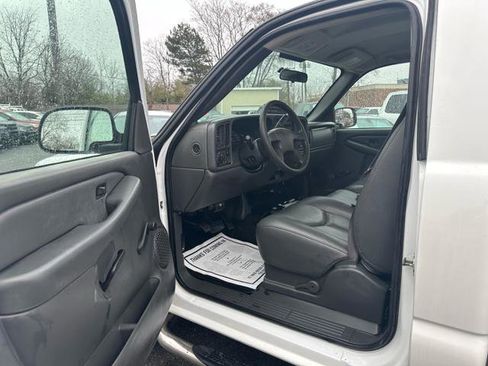 Used 2006 GMC Sierra 2500 W/T w/ Heavy-Duty Power Package image 11