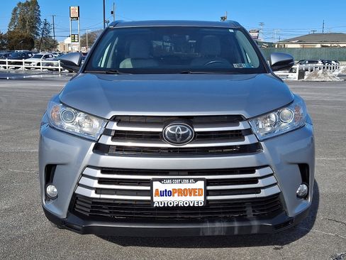 Used 2018 Toyota Highlander XLE image 2