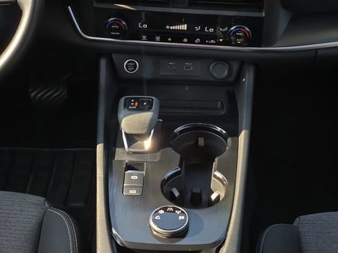 Used 2023 Nissan Rogue SV AWD/4WD image 19