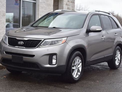 Used 2014 Kia Sorento LX image 12