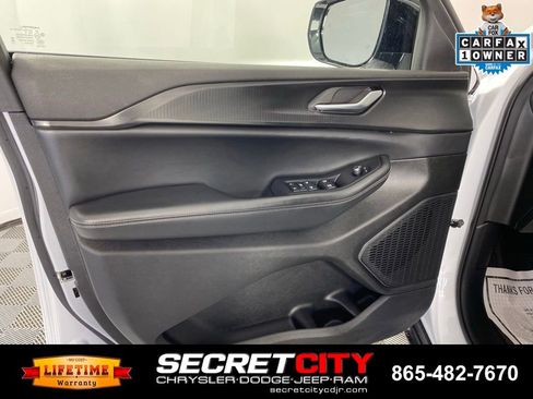 Used 2023 Jeep Grand Cherokee Altitude AWD/4WD image 12