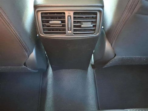 Used 2020 Nissan Rogue Sport S image 13