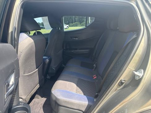 Used 2021 Toyota C-HR XLE FWD image 13