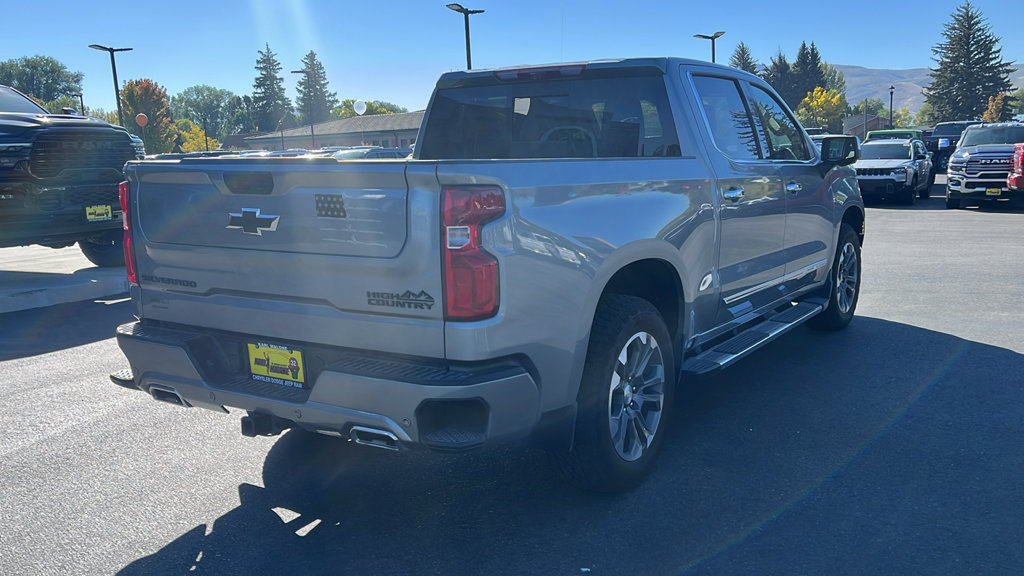 Used 2023 Chevrolet Silverado 1500 High Country w/ Technology Package AWD/4WD image 3