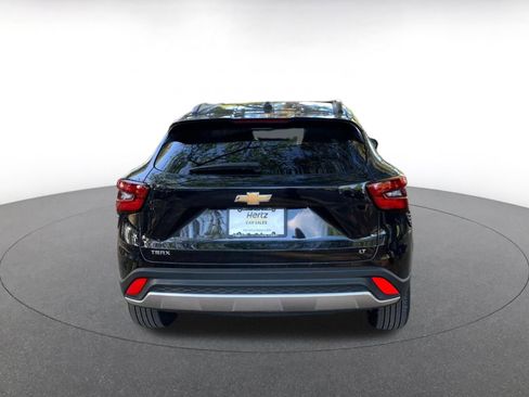 Used 2025 Chevrolet Trax LT w/ LT Convenience Package image 6