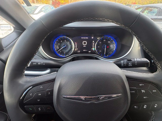 Used 2025 Chrysler Pacifica Limited FWD image 23