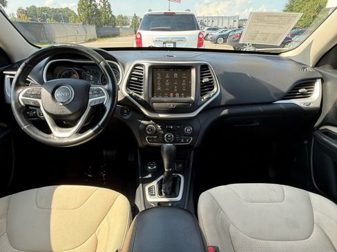 Used 2016 Jeep Cherokee Latitude w/ Comfort/Convenience Group AWD/4WD image 3