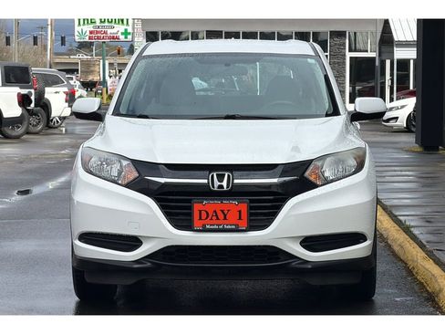 Used 2018 Honda HR-V LX image 11