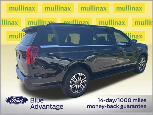 Used 2025 Ford Expedition Max Active RWD image 3