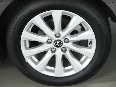 Used 2020 Toyota Camry LE FWD image 32