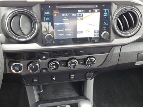 Used 2017 Toyota Tacoma TRD Sport AWD/4WD image 34