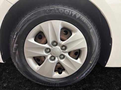 Used 2017 Kia Forte LX image 10