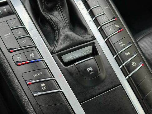 Used 2018 Porsche Macan Sport Edition image 35
