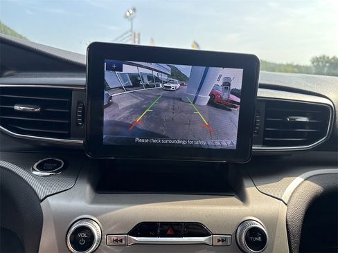 Used 2022 Ford Explorer XLT w/ Equipment Group 202A image 25